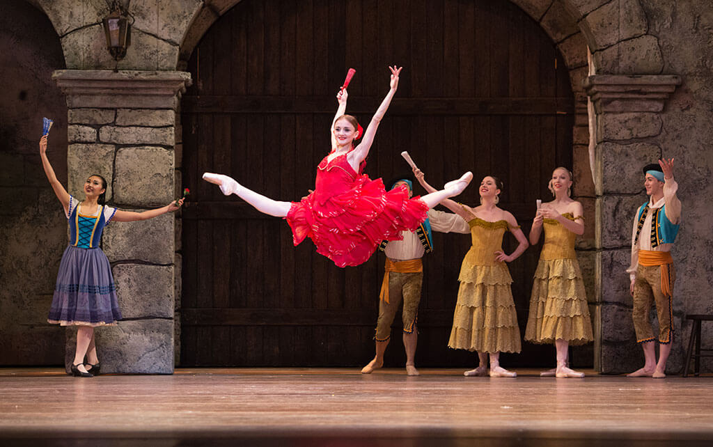 Oksana Maslova and artists of Philadelphia Ballet | Photo: Alexander Iziliaev